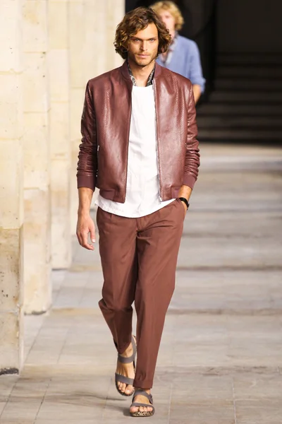 Look 14